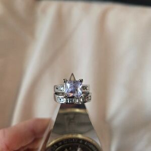 Silver with clear stones wedding set size 7, new and unused